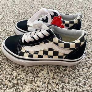 Vans Old Skool (B&W) + no-show socks